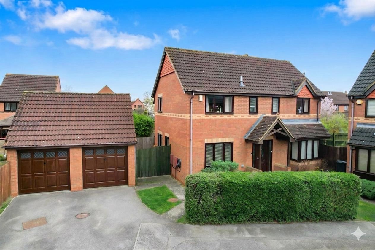 4 bed property in Wrens Park, Milton Keynes